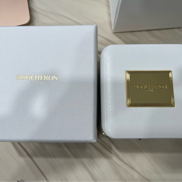 Boucheron White Edition Gold Wedding Band with Ceramic (size 5) - Picture 7 of 9